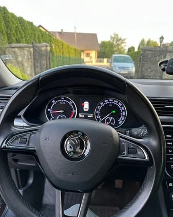 Skoda Superb cena 55000 przebieg: 469000, rok produkcji 2017 z Wadowice małe 79
